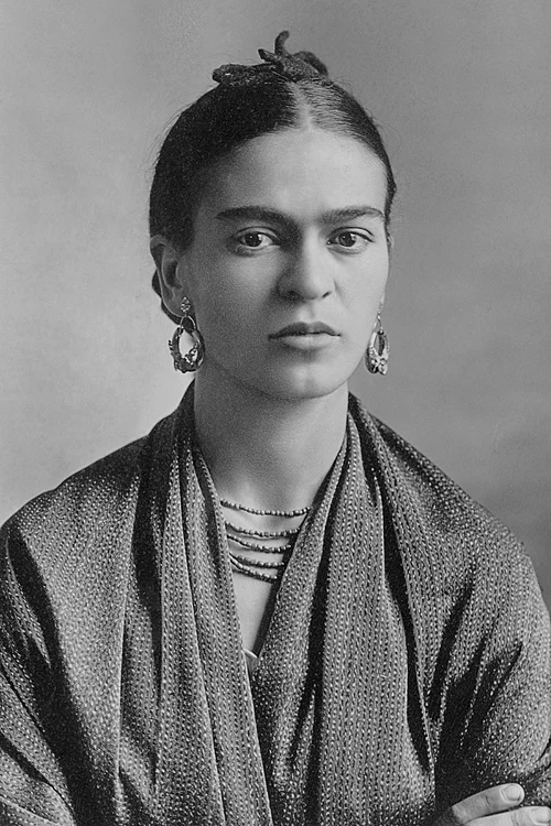 Frida Kalho أو حينما يتحول الفن إلى طوق نجاة سيكلوجي frida kahlo, by guillermo kahlo.jpg